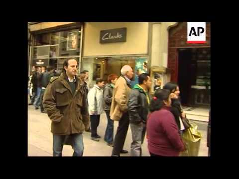 Queues for tickets in &#039;El Gordo,&#039; Spain&#039;s biggest lottery